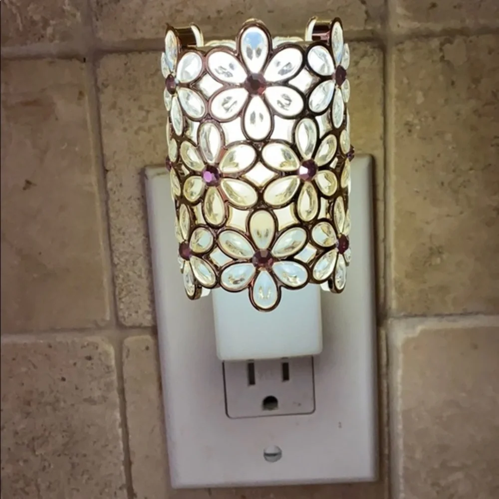 GEMSTONE FLOWERS NIGHTLIGHT
Wallflowers Plug In - Picture 8 of 11